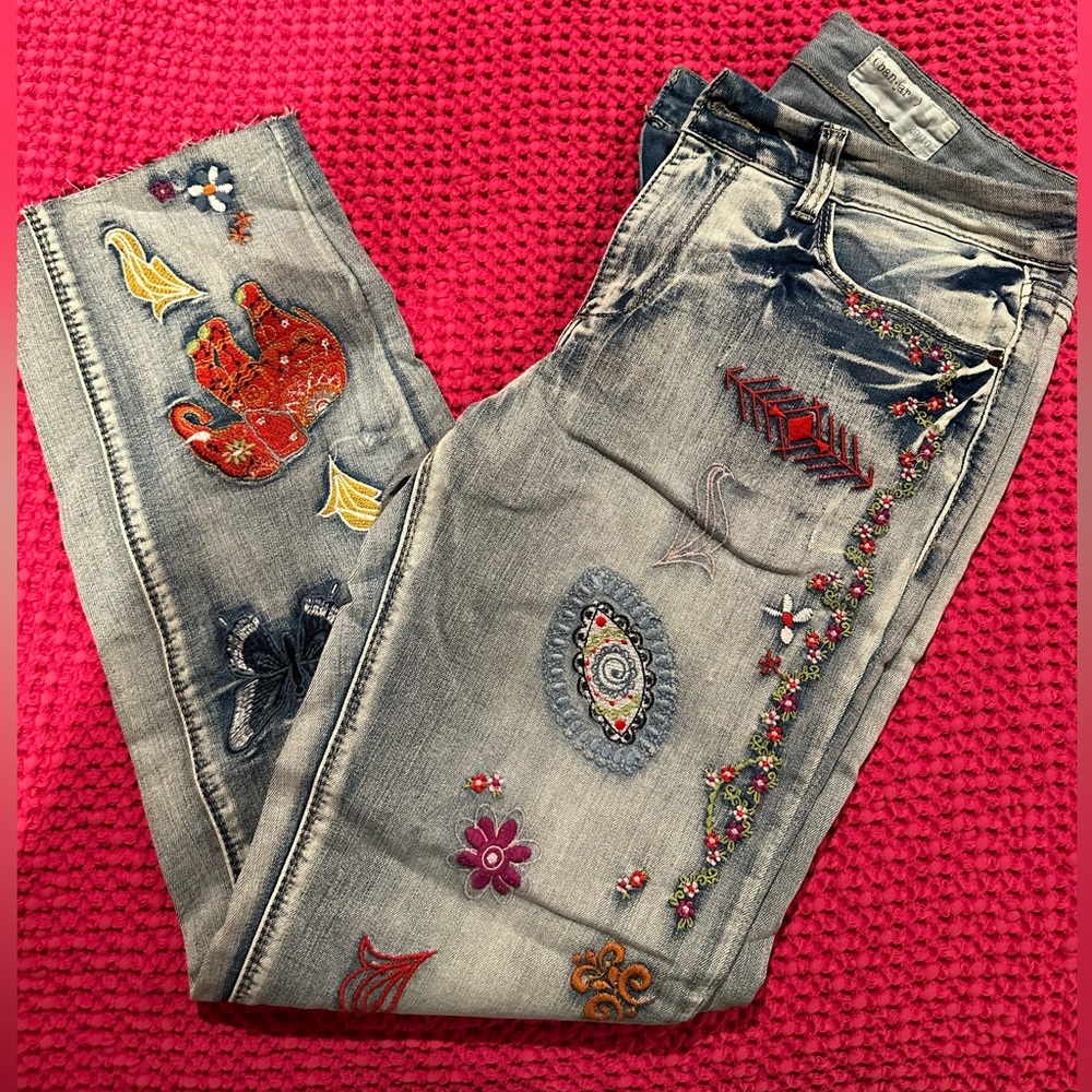 Ban-Jar Embroidered Distressed Crop Jean Size 29/10